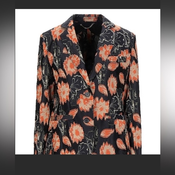 FLASH SALE $3,000 Brand New Salvatore Ferragamo Floral Blazer
Size: 36 - Picture 2 of 13